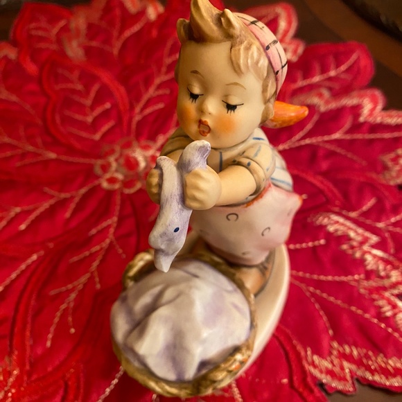 HUMMEL WASH DAY VINTAGE 5 3/4 INCH TALL 2 1/4 INCH WIDE - Picture 6 of 16